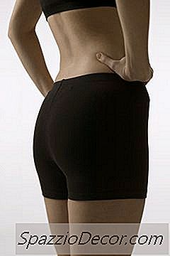 Vs Em Linha Reta. Deadlifts Regulares Com Halteres