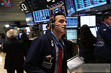 Yatırımcı Olarak, Yüksek Veya Düşük P / E Oranına Sahip Bir Hisse Senedi İstiyor Musunuz?