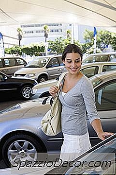 Kauf Eines Neuen Autos Vs. Ein 2 Oder 3 Jahre Altes Auto