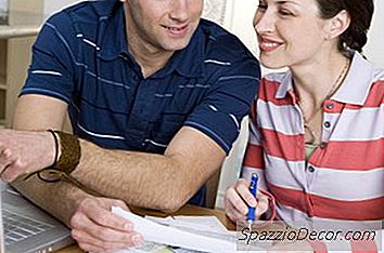 Bisakah Saya Mengklaim Kepala Rumah Tangga Dengan Pajak Federal Jika Istri Saya Tidak Bekerja?