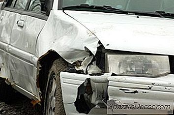 Apakah Asuransi Otomatis Saya Melindungi Saya Ketika Saya Mengendarai Mobil Orang Lain?