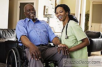 Quanto Você Paga Por Semana Para Um Cuidador Em Casa?