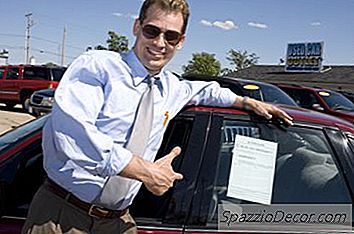 Как Да Си Купим Употребяван Автомобил Със Повредено Заглавие