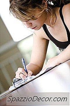 Tam Zamanlı Bir Öğrenci İçin Form W-4 Nasıl Doldurulur