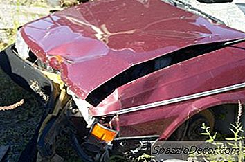 Kā Pārdot Automašīnu, Kas Notikusi Negadījumā