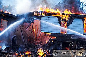 Jeśli Ubezpieczenie Moich Właścicieli Domów Odbudowuje Mój Dom, Czy Dostanę Pełną Kwotę Z Góry?
