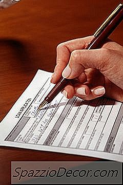 Ist Die Unterschrift Eines Ehepartners Für Einen 401 (K) Loan Erforderlich?