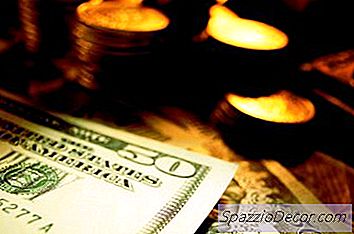 Reguleret Money Market Vs. Kontantkonto