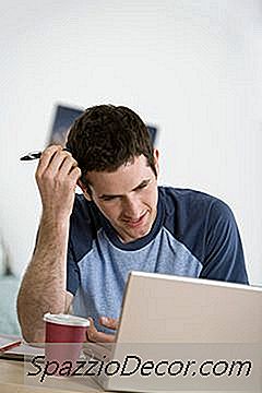 Нещата, Които Трябва Да Се Отпишат От Данъците, Когато Са Самотни И Ученици