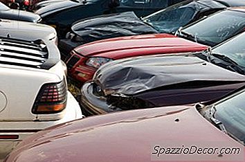 ¿Qué Pasa Si Un Distribuidor Le Vende Un Automóvil Dañado?