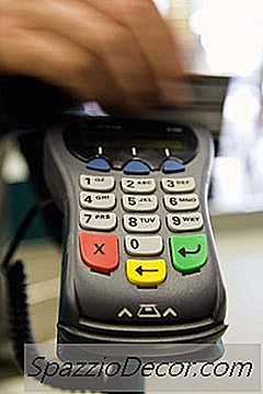 クレジットカードの盗聴とは