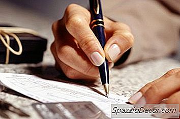 Qual É A Maneira Correta De Fazer Um Cheque Para Um Casal Recém-Casado?