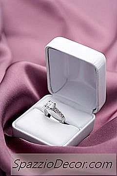 Que Porcentagem Do Salário De Um Noivo Deve Ser Gasto Em Um Anel De Noivado?