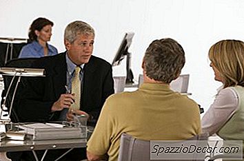 Quando Se Qualifica Para Um Empréstimo Automático, Devo Usar Meu Cônjuge?