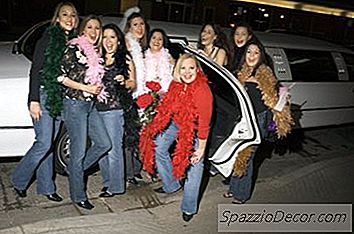 ¿Quién Paga Los Gastos De La Novia En Las Despedidas De Solteras?