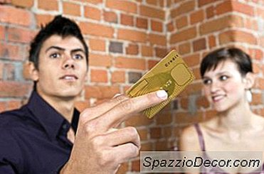 Können Kreditkarteninhaber Jemanden Zu Ihrem Konto Hinzufügen?