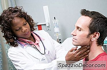 ¿Puedo Asegurar A Mi Esposo En Mi Seguro De Salud Aunque Tenga La Opción De Un Seguro De Salud?