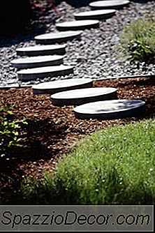 De Billigste Måder At Bygge Pavestone Pathways På