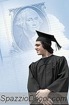 Adakah Saya Perlu Tuntut Biasiswa Kolej Wang Atas Cukai Saya?