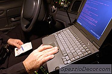 Herhangi Bir Sigorta Aracın Kilitlenmemesi Durumunda Kişisel Eşyalarını Kapsar Mı?