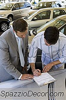Bir Araba Bayiliğinin Kredinizi Çalıştırması Gerekiyor Mu?