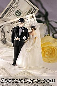 ¿Cómo Manejan Las Parejas Casadas Las Finanzas De Un Ama De Casa?