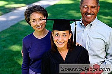 Cât Costă În Medie Patru Ani De Facultate?