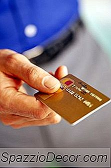 Hur Snart Efter Att Du Saknat Betalningar På Kreditkort Överförs De Till Inkassobyråer?