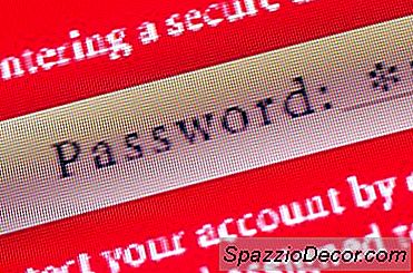Hur Man Är Säker Från Hackingen Av Online-Banktransaktioner Och Kreditkortstransaktioner