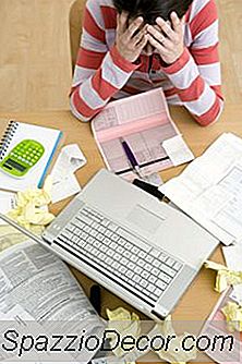 Jak Se Vypořádat S Náhlým Snížením Příjmu