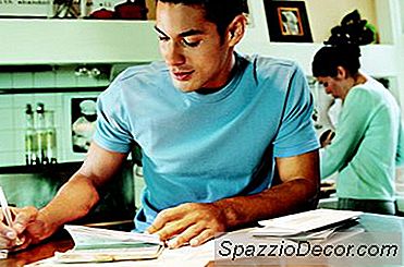 Hoe Een Looncheque Uit Uw Eigen Bedrijf Te Trekken