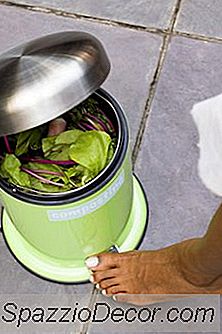 Hoe Maak Je Een Goedkope Compost Bin Out Of Houshold-Materialen