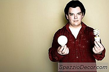 कैसे अपनी दो मंजिला घर को और अधिक ऊर्जा कुशल बनाने के लिए