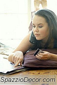 Come Negoziare Le Riduzioni Dei Tassi Di Interesse Con Le Società Di Carte Di Credito