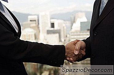 Cum Să Vă Rostogoliți Plățile Prin Card De Credit Într-O Singură Plată