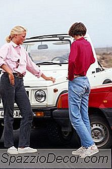 Pașii De A Lua După Un Accident De Mașină Și Depunerea Unei Cereri Împotriva Asigurării Celeilalte Părți