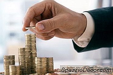 Care Sunt Avantajele Și Dezavantajele Deținerii Banilor Într-O Formă Lichidă?