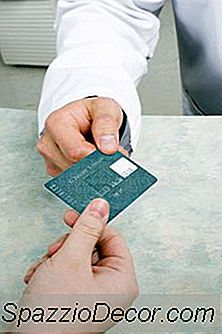 Lo Que Las Parejas Casadas Necesitan Saber Sobre Las Tarjetas De Crédito