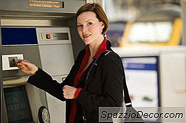 Que Se Passe-T-Il Lorsque Plusieurs Personnes Retirent Leur Argent D'Une Banque À La Fois?