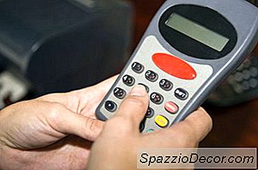 Mitä Askelia Pankit Ottavat Debit-Kortin Väärinkäytöksiin?