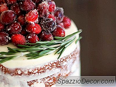 Kue Cranberry Yang Indah Dengan White Chocolate Buttercream