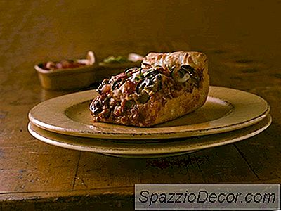 Chicago Deep-Dish Sosis Pizza