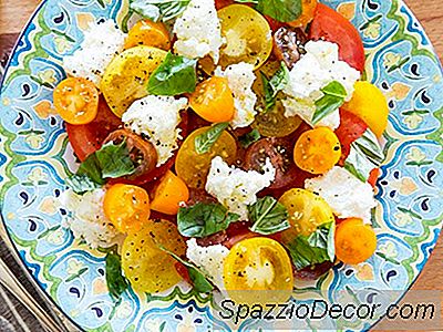 Insalata Caprese Classica Per L'Estate