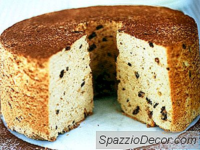 Pastel De Comida De Ángel Con Espresso Y Chocolate
