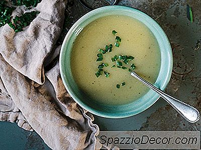 Sopa De Alho-Poró Com Sabor De Batata Para O Outono