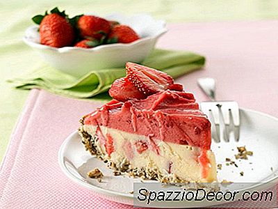 冷凍ストロベリーチーズケーキ