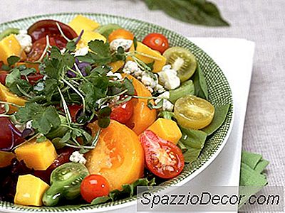 Salade De Tomates Heirloom Avec Des Mangues Et Du Fromage Bleu