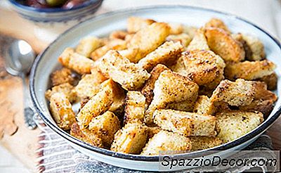 Selbst Gemachte Butterknoblauch-Und Kraut-Croutons