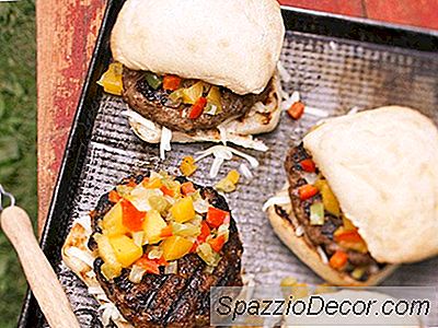 Jerk Burgers Cu Mango Salsa