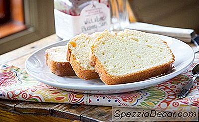 シンプルさを維持する：バニラパウンドケーキ